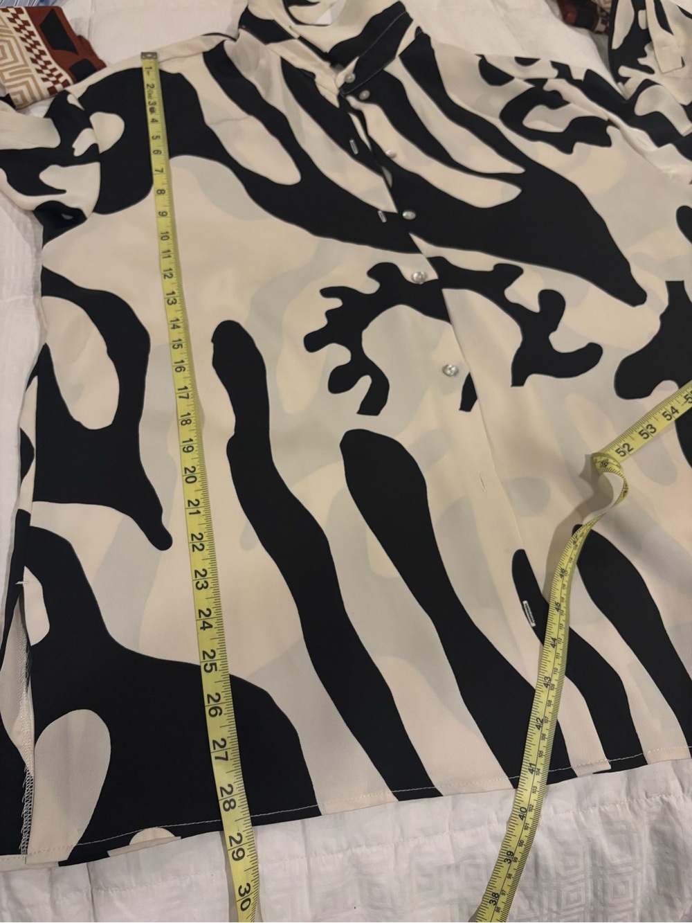 H&M Limited Edition Black&Cream Abstract Button-Down Twill Shirt. Various sizes - Picture 7 of 9